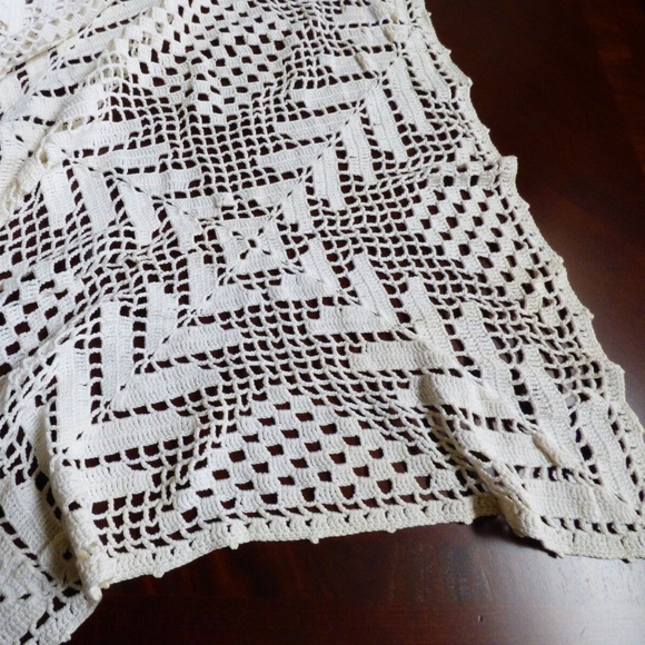 VTG 1930-40's Handmade Crochet White Bedspread Coverlet or tablecloth 82"x 98" - Picture 11 of 11